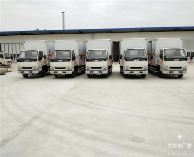 江铃顺达蓝牌易燃气体厢式运输车五台发车吉林