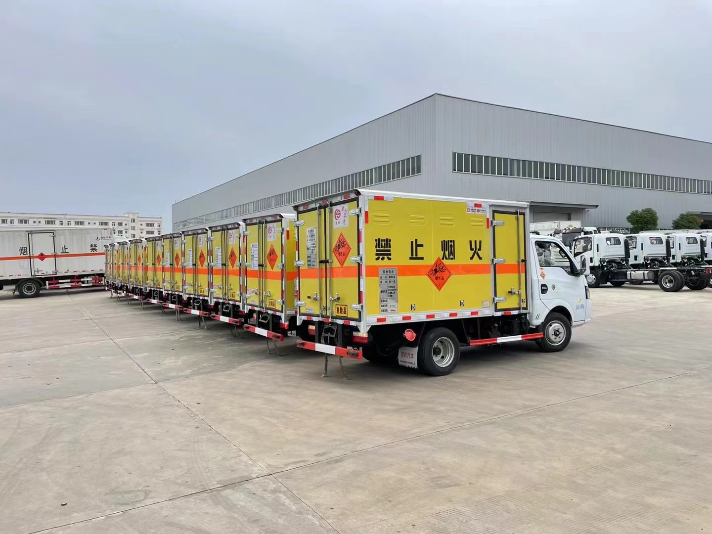 东风途逸2吨蓝牌炸药车