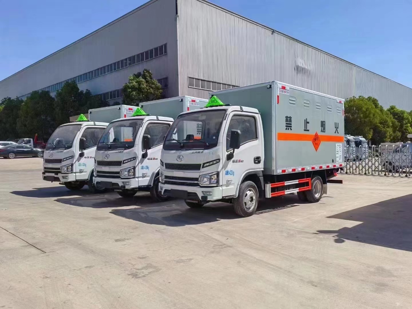 跃进福运爆破器材运输车