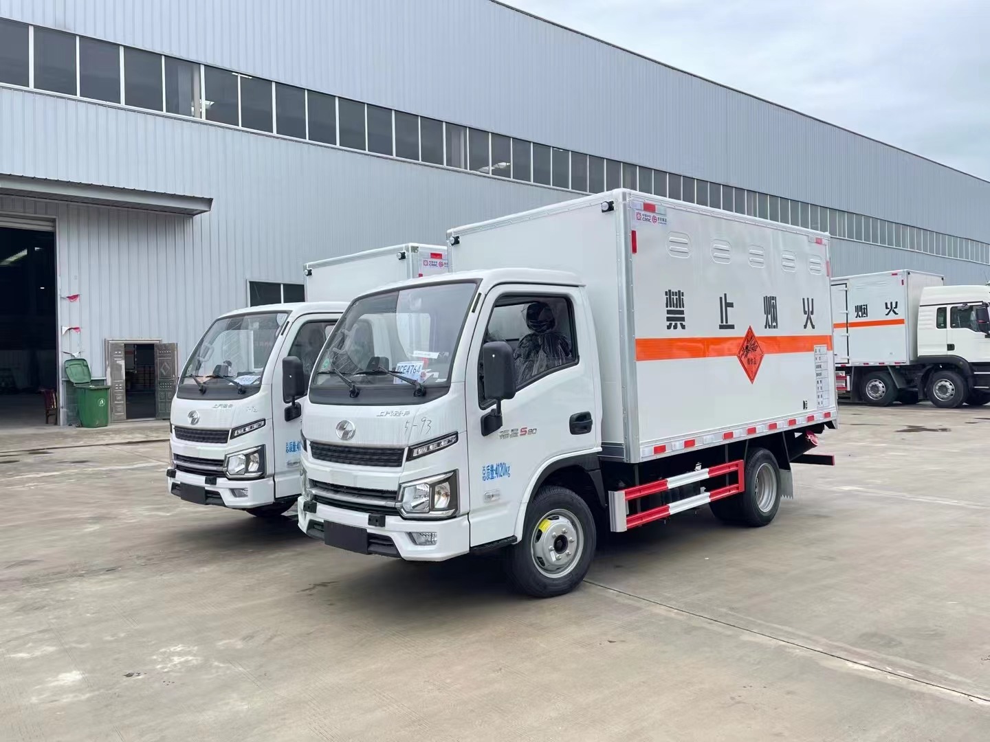 跃进福运爆破器材运输车