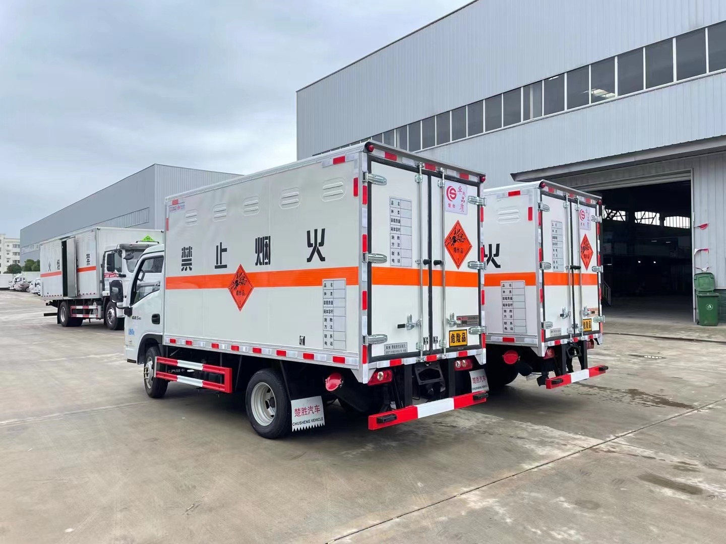 跃进福运爆破器材运输车