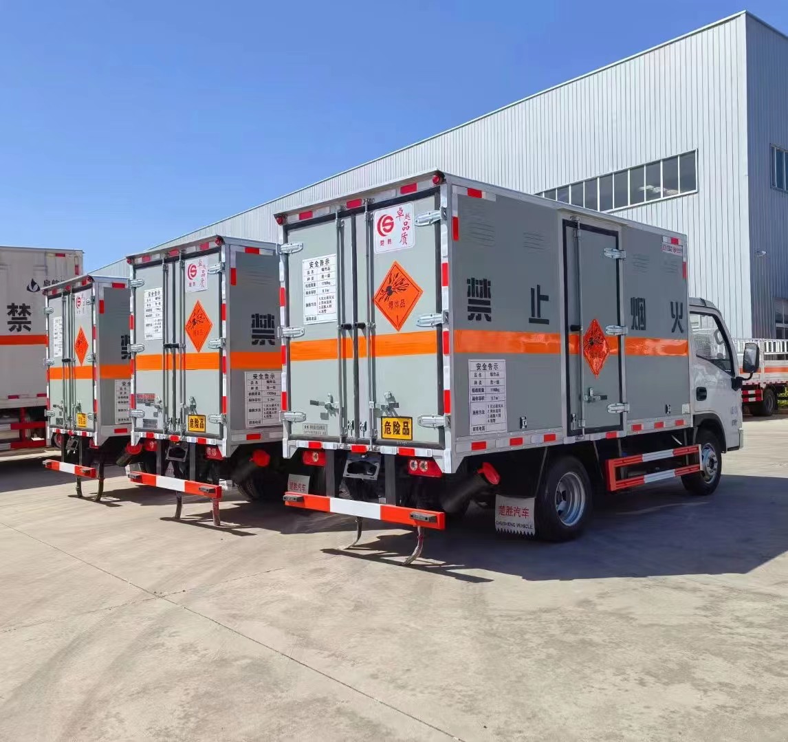 跃进福运爆破器材运输车