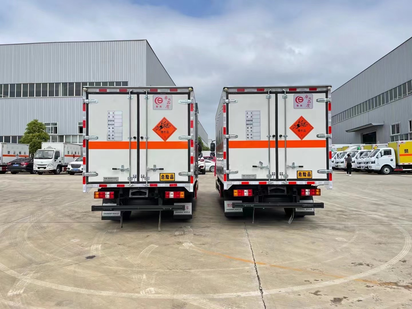 五十铃蓝牌4.15米爆破器材运输车