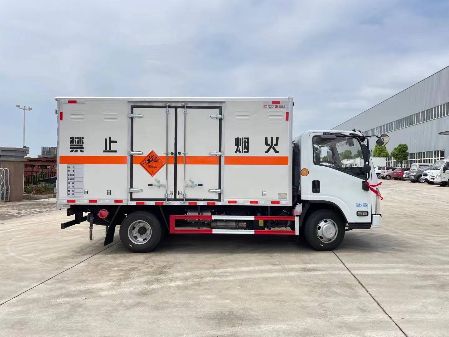 五十铃蓝牌4.15米爆破器材运输车