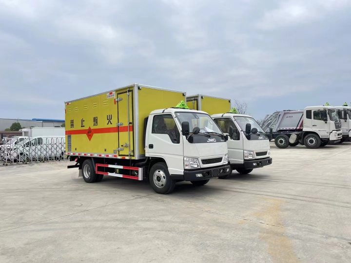 江铃顺达蓝牌1.3吨爆破器材运输车