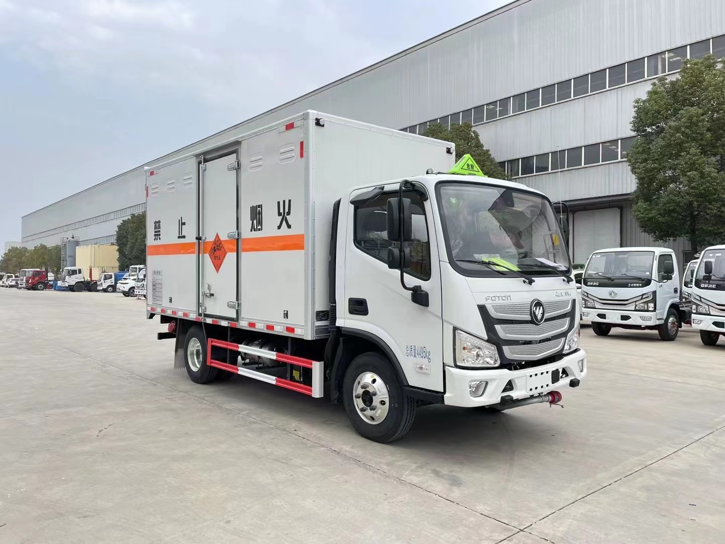 福田欧马可宽体蓝牌4.1米爆破器材运输车