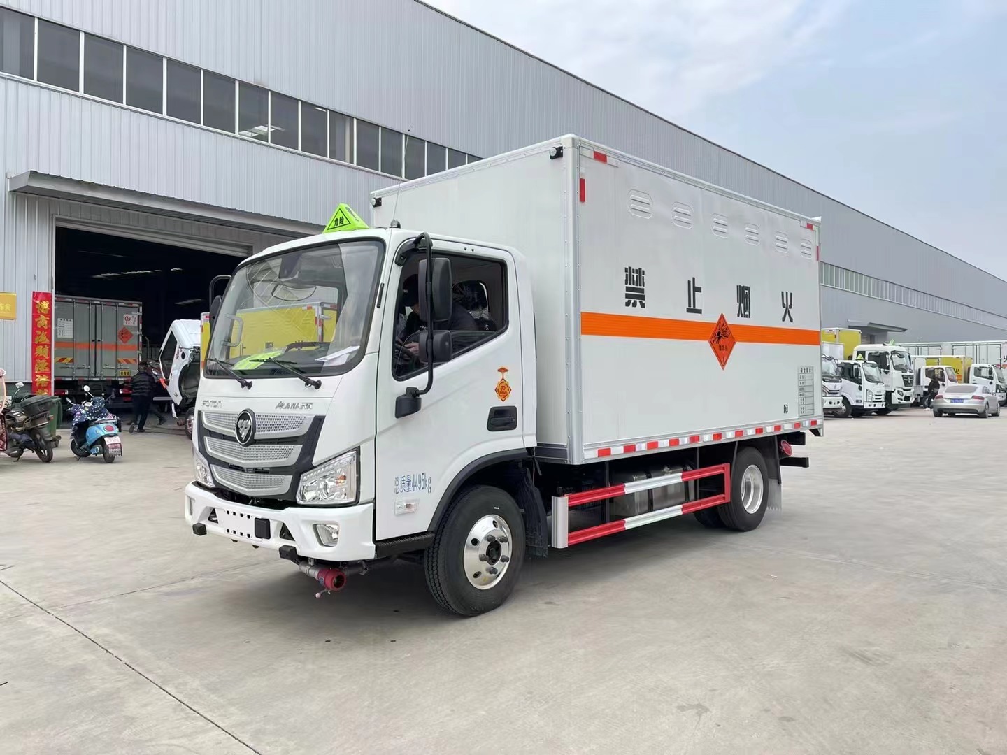 福田欧马可宽体蓝牌4.1米爆破器材运输车