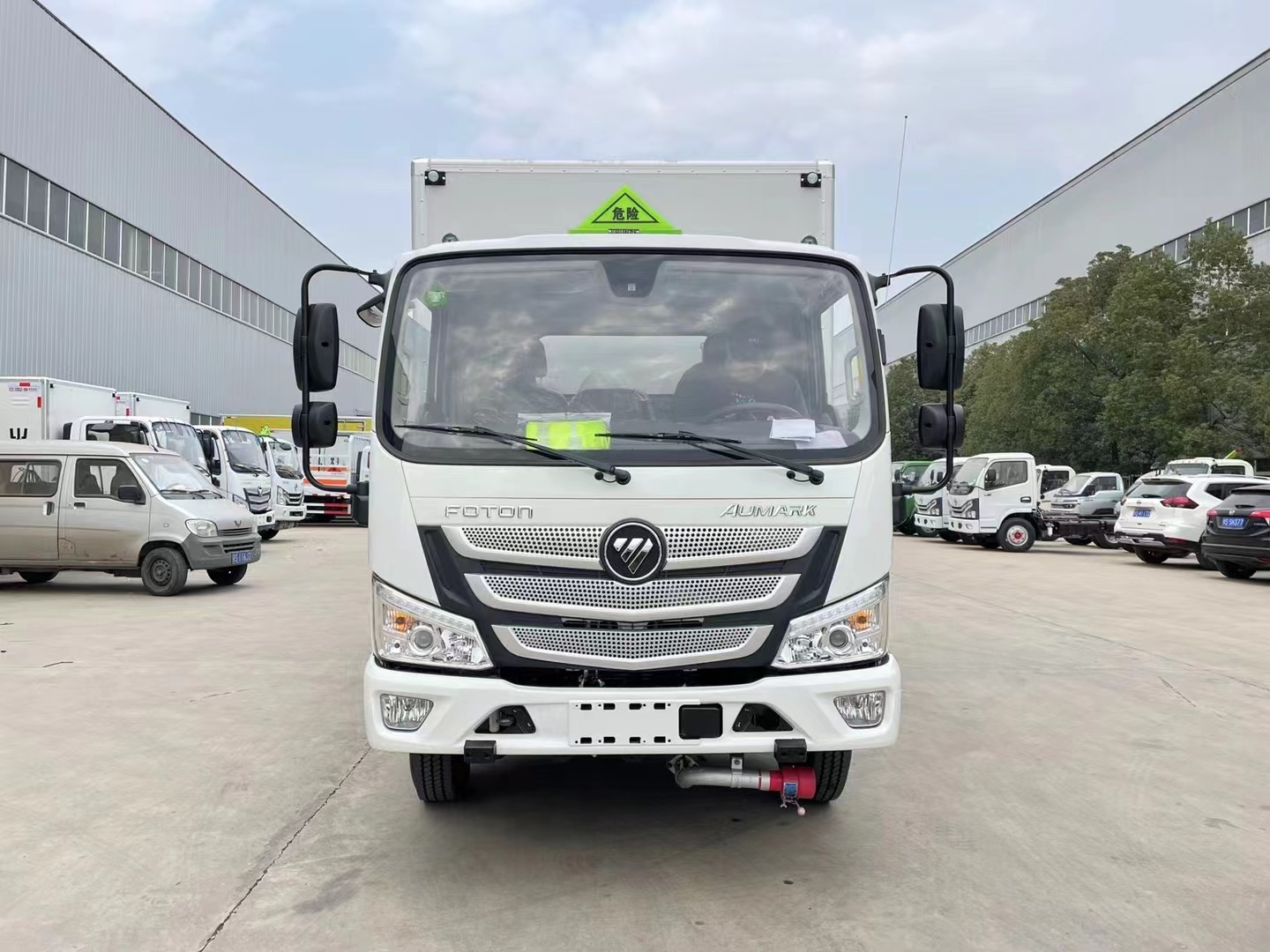 福田欧马可宽体蓝牌4.1米爆破器材运输车