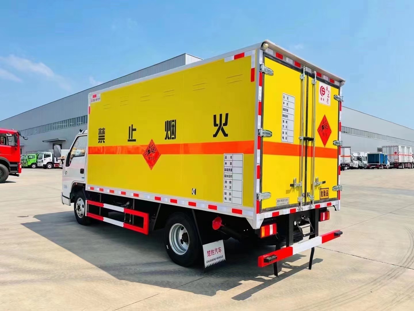 江铃顺达黄牌2.4吨爆破器材运输车