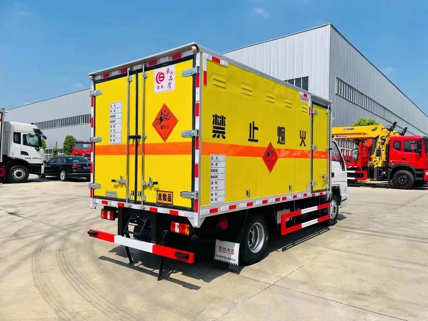 江铃顺达黄牌2.4吨爆破器材运输车