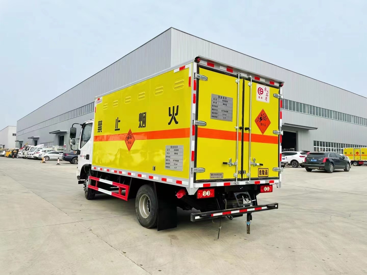 福田奥铃4.3吨炸药车