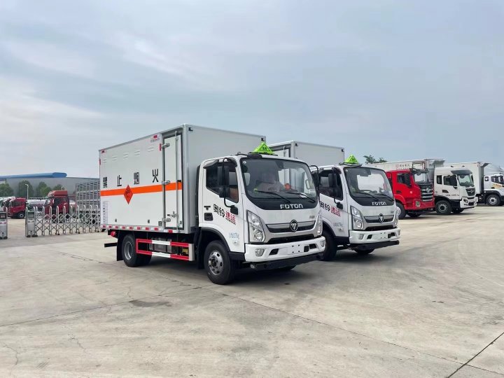 福田奥铃4.3吨炸药车