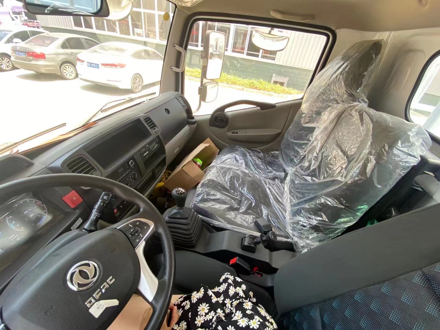 东风多利卡3.8吨炸药车