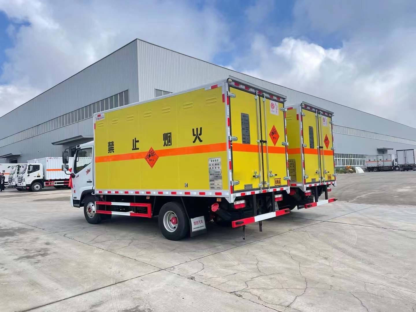 东风凯普特4.3米5吨爆破器材运输车