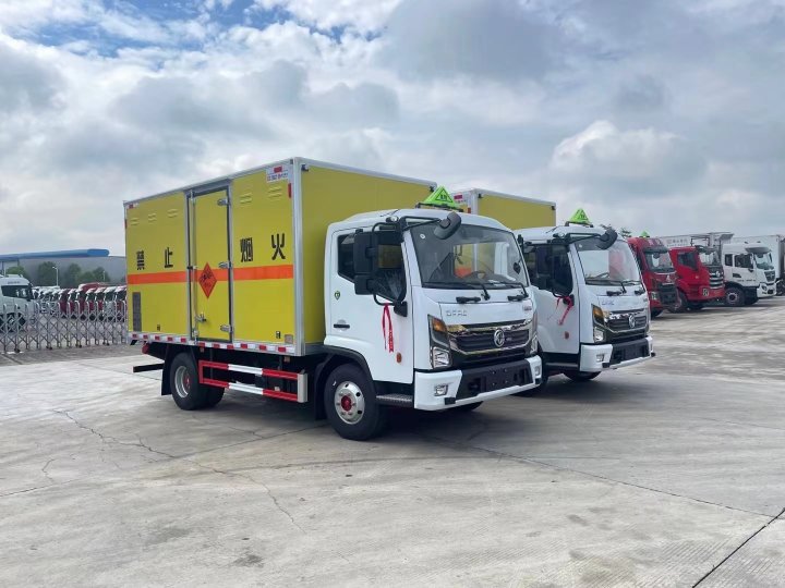 东风凯普特4.3米5吨爆破器材运输车