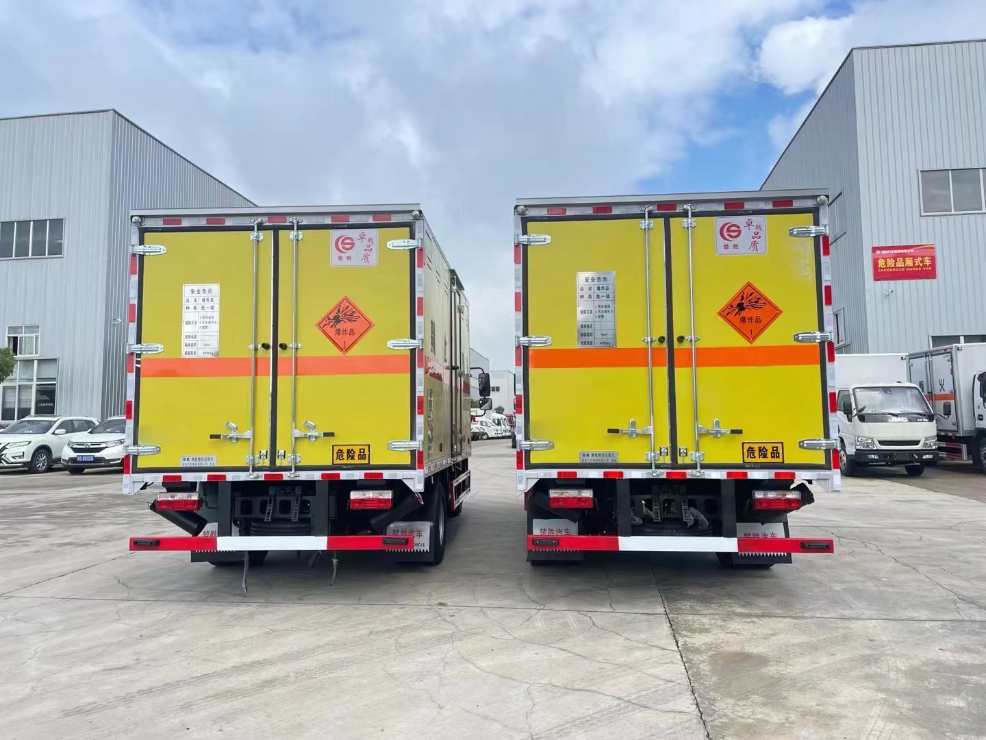 东风凯普特4.3米5吨爆破器材运输车