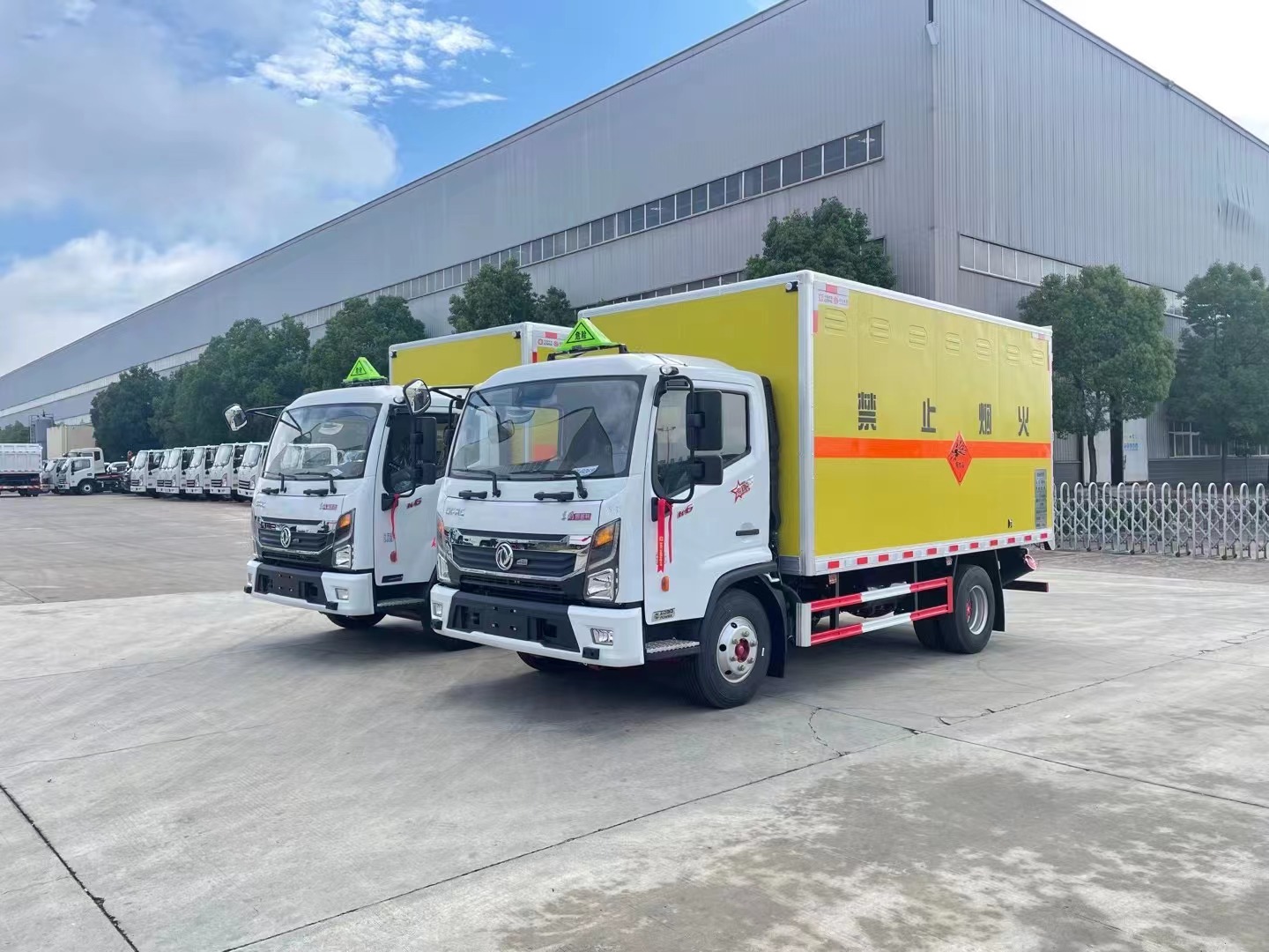 东风凯普特4.3米5吨爆破器材运输车