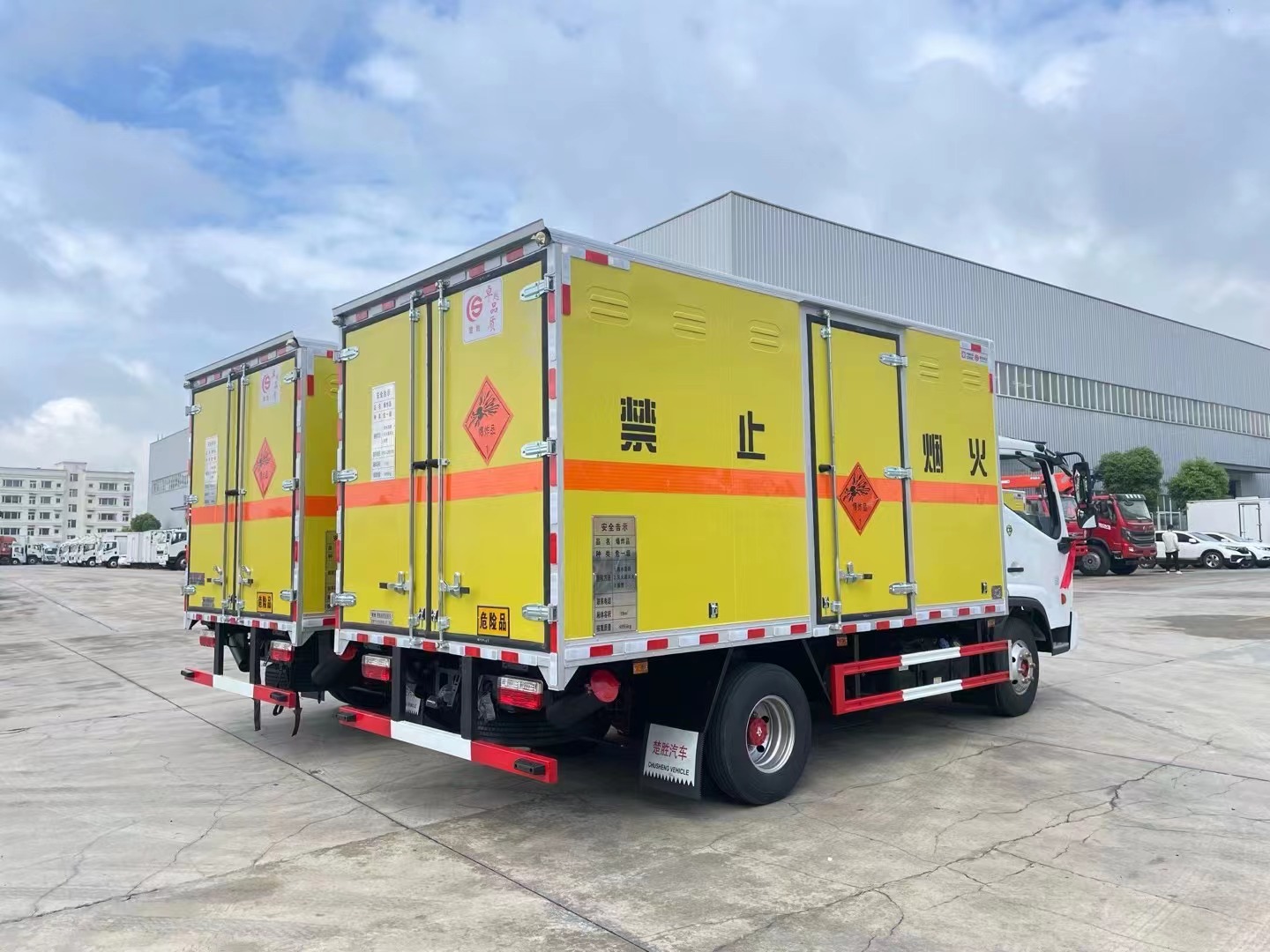 东风凯普特4.3米5吨爆破器材运输车