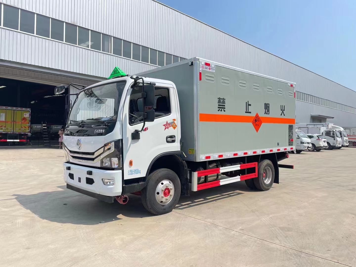 东风多利卡5吨爆破器材运输车