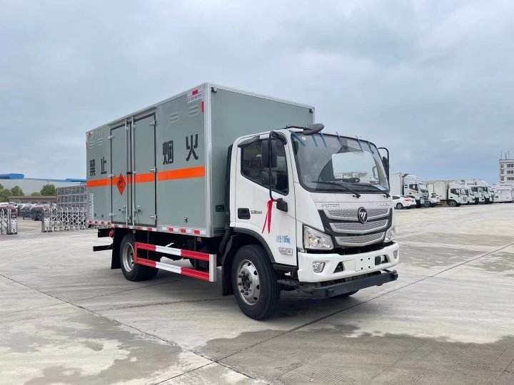 福田欧马可6.8吨爆破车