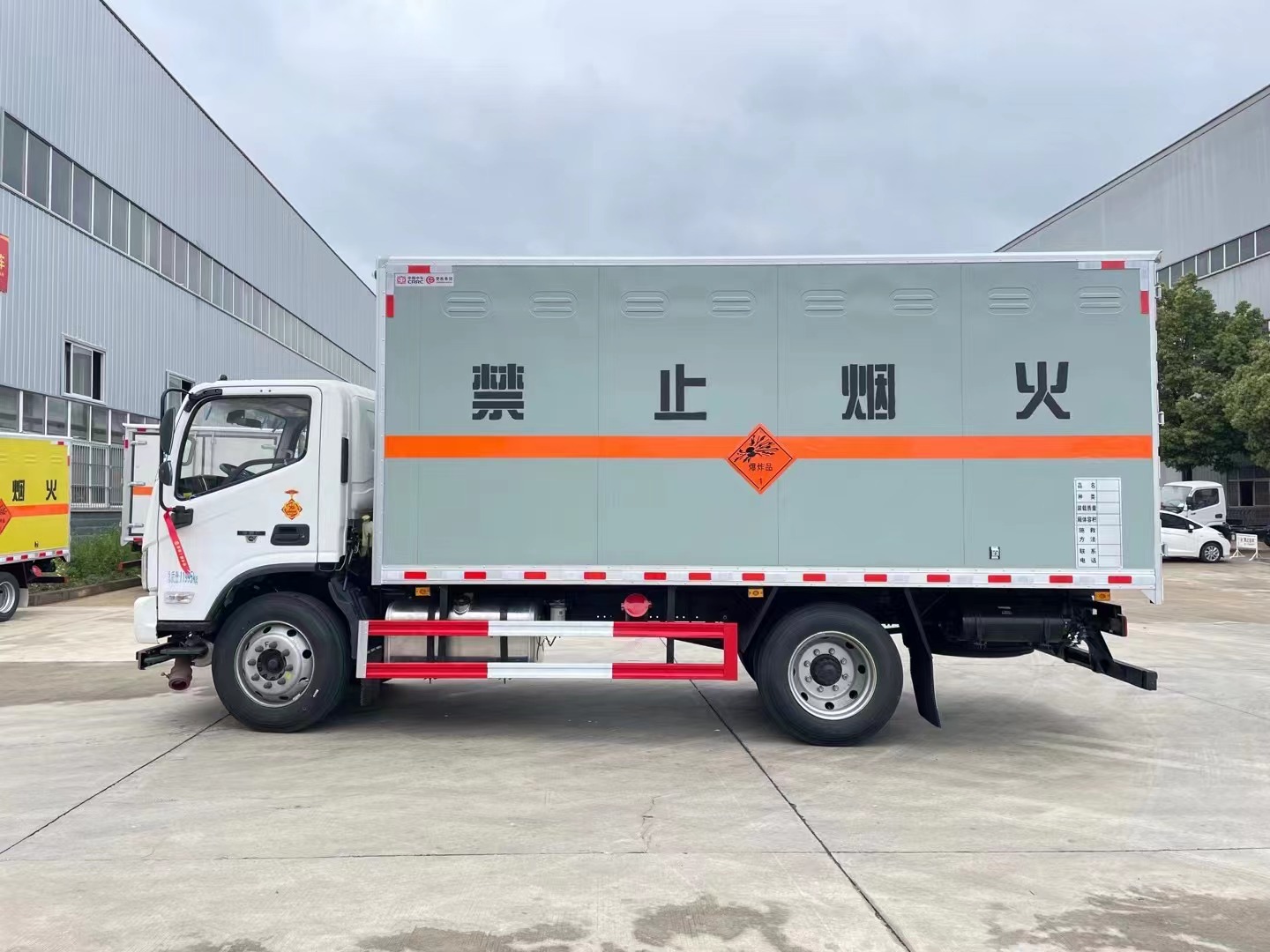 福田欧马可6.8吨爆破车