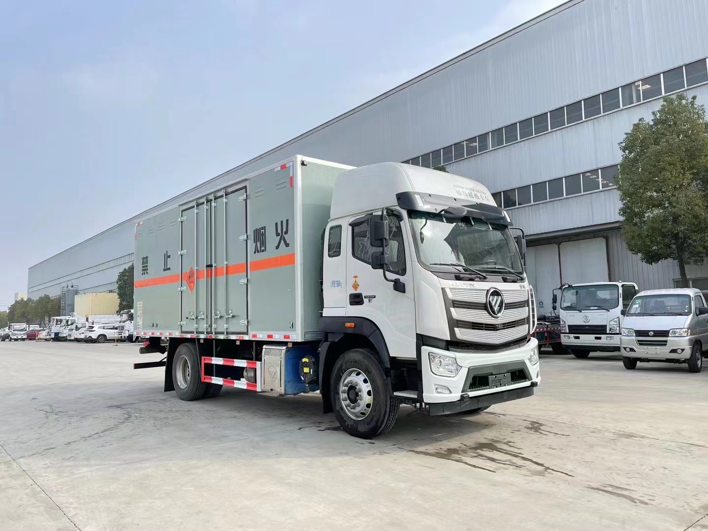 福田欧航10吨炸药车高顶双卧爆破车/