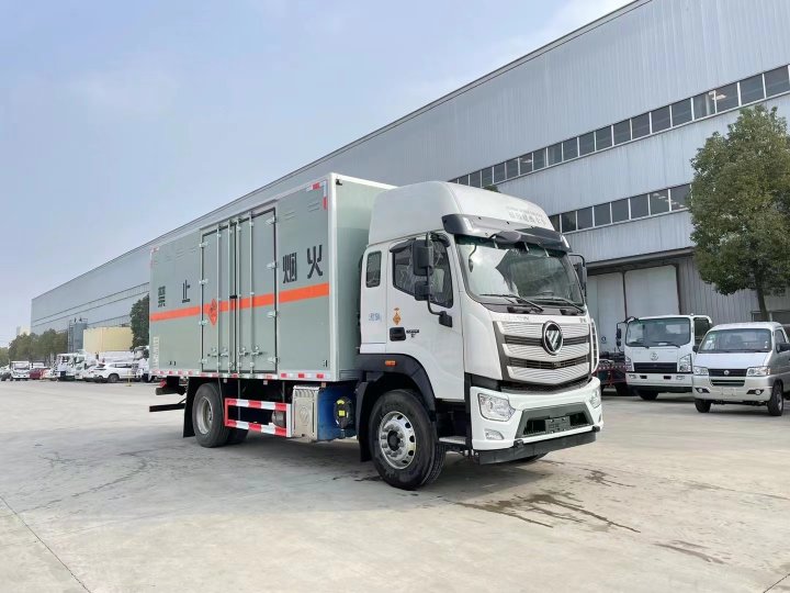 福田欧航10吨炸药车高顶双卧爆破车/