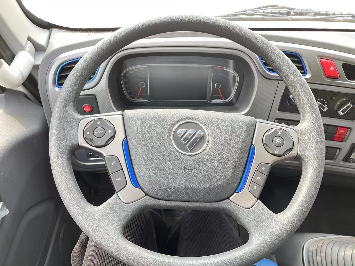 福田欧航10吨炸药车高顶双卧爆破车/