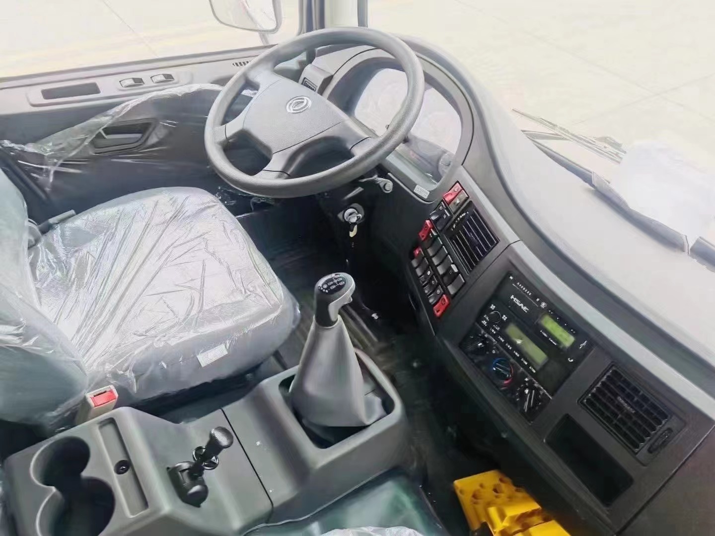 东风多利卡10吨炸药车