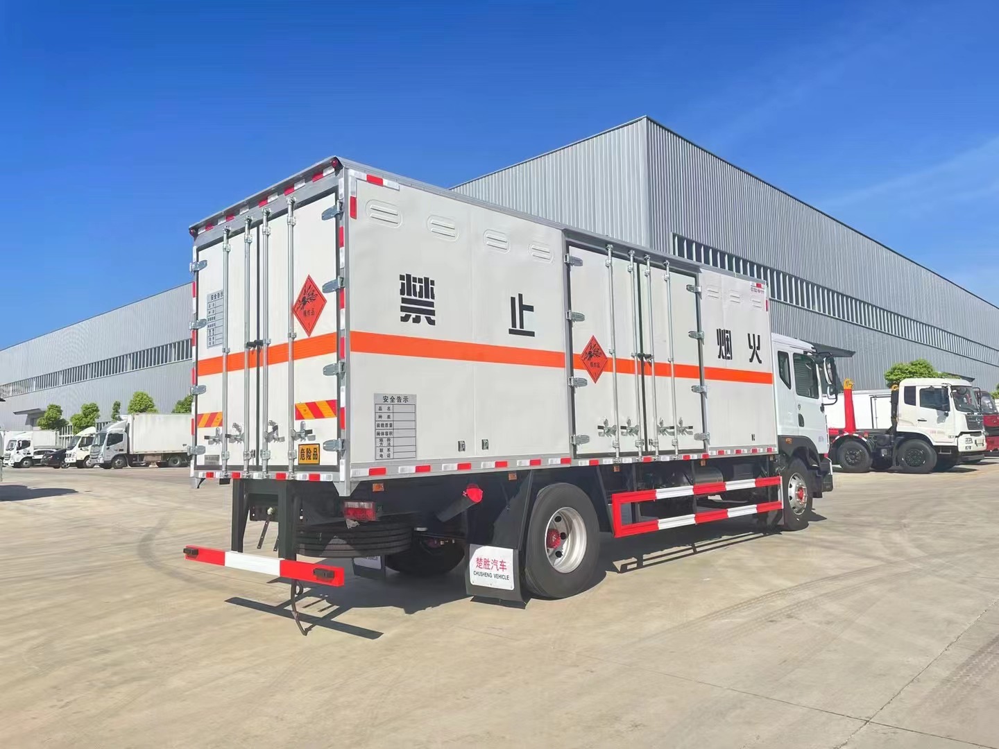 东风多利卡10吨炸药车