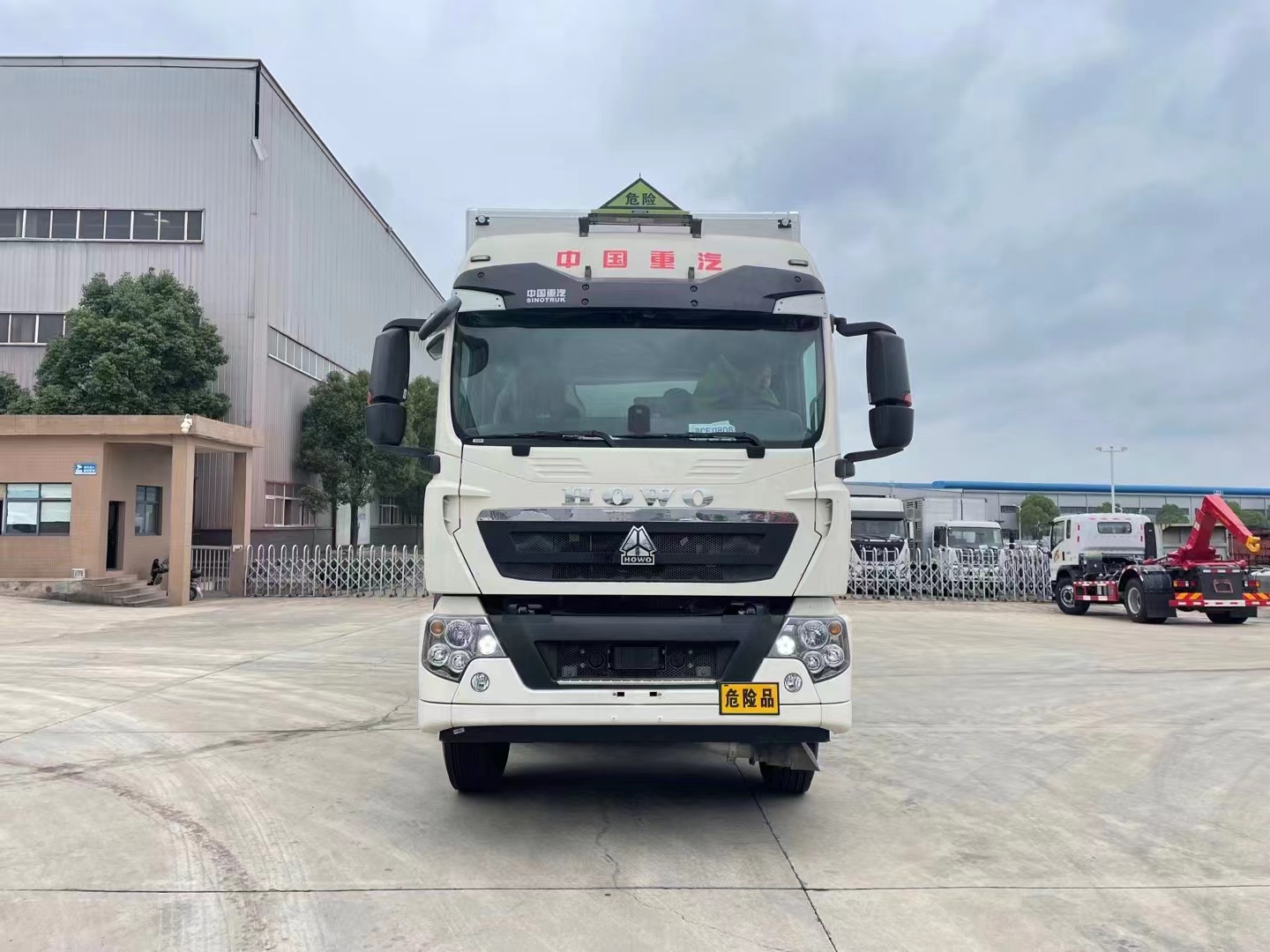 重汽豪沃9.6米烟花炮竹运输车