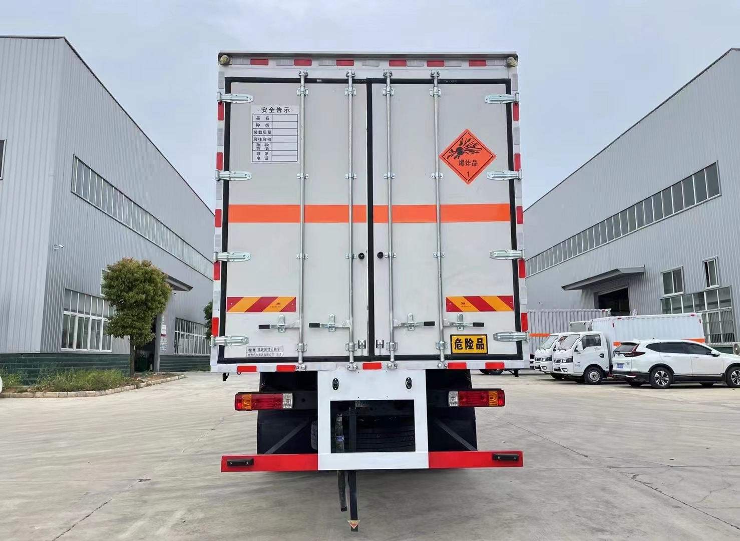 柳汽乘龙9.6米烟花炮竹运输车