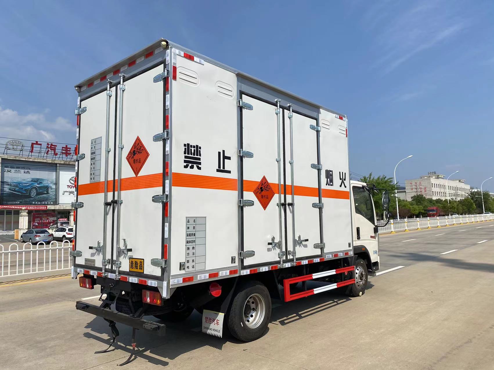 重汽豪沃蓝牌21方烟花爆竹运输车