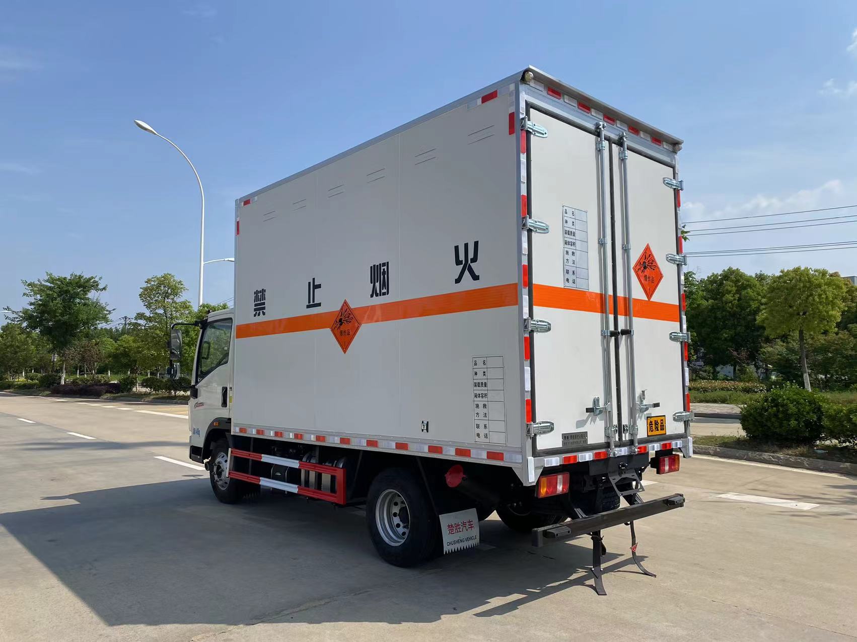 重汽豪沃蓝牌21方烟花爆竹运输车