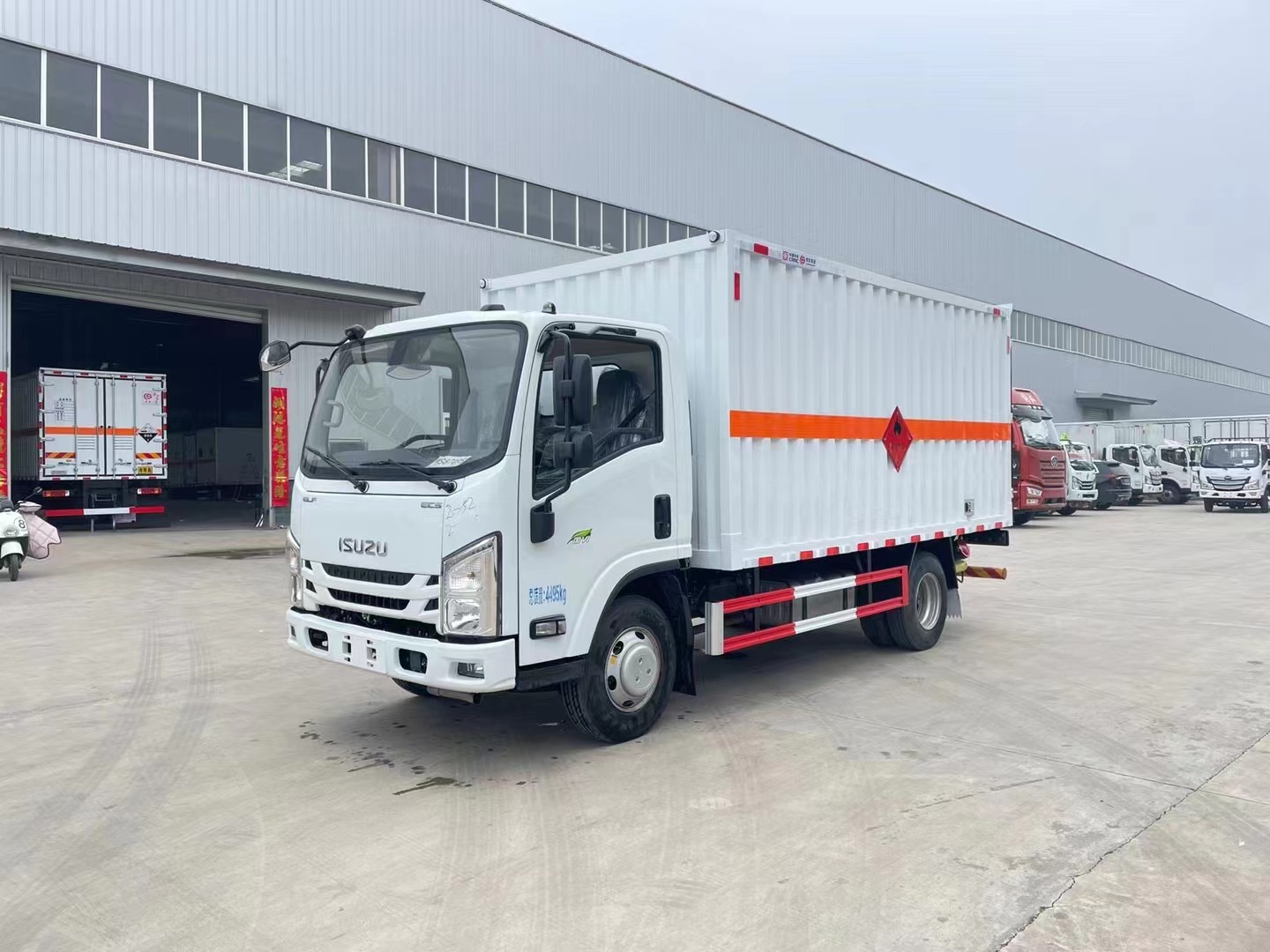 五十铃蓝牌4.15米1吨易燃气体厢式运输车