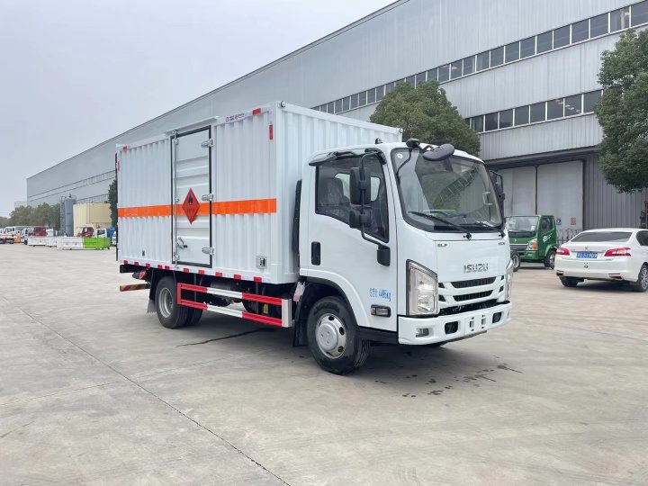 五十铃蓝牌4.15米1吨易燃气体厢式运输车