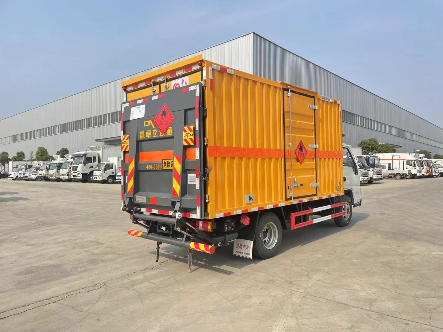 江铃顺达蓝牌4.2米易燃气体厢式运输车