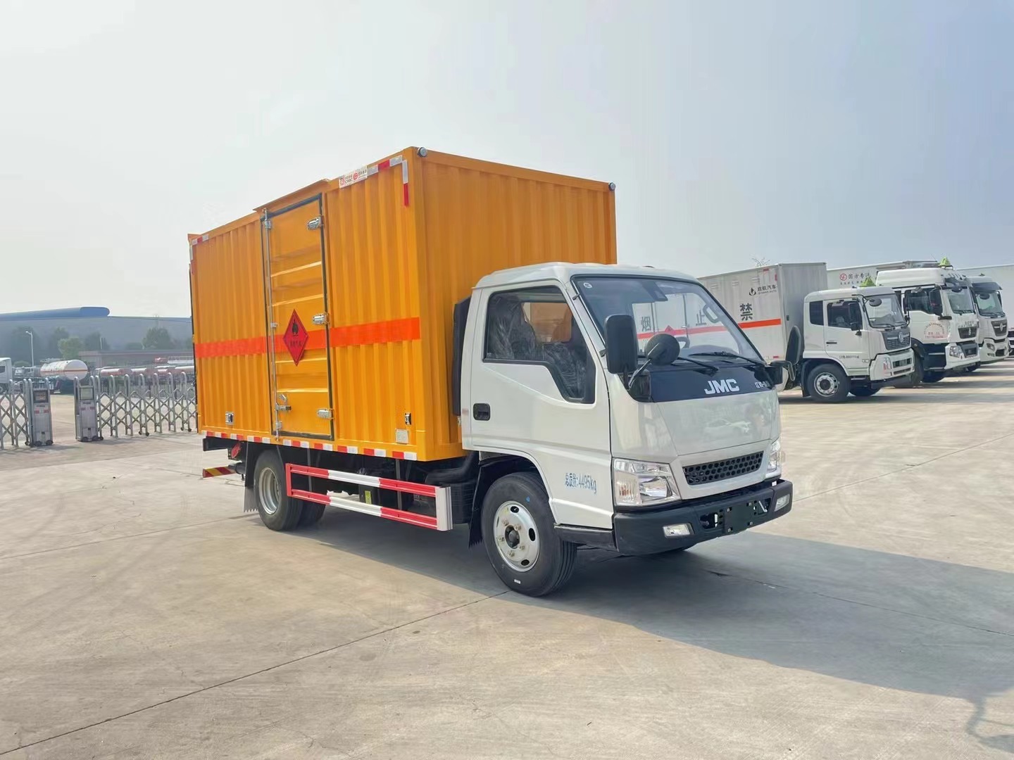 江铃顺达蓝牌4.2米易燃气体厢式运输车