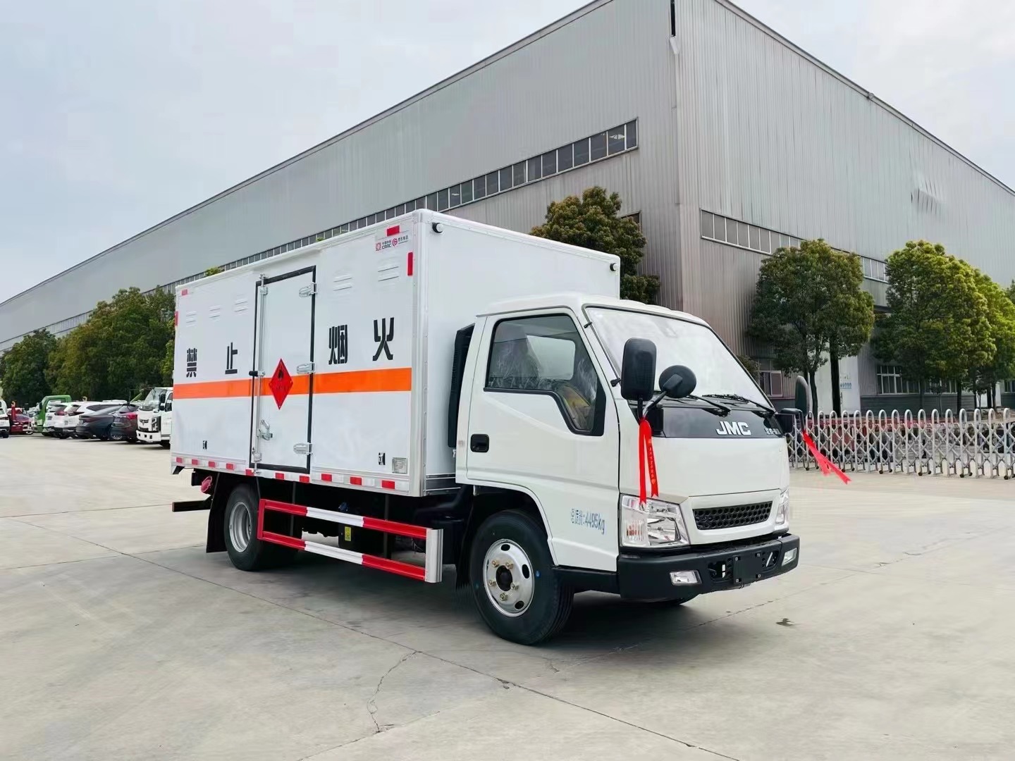 江铃顺达蓝牌4.2米易燃气体厢式运输车