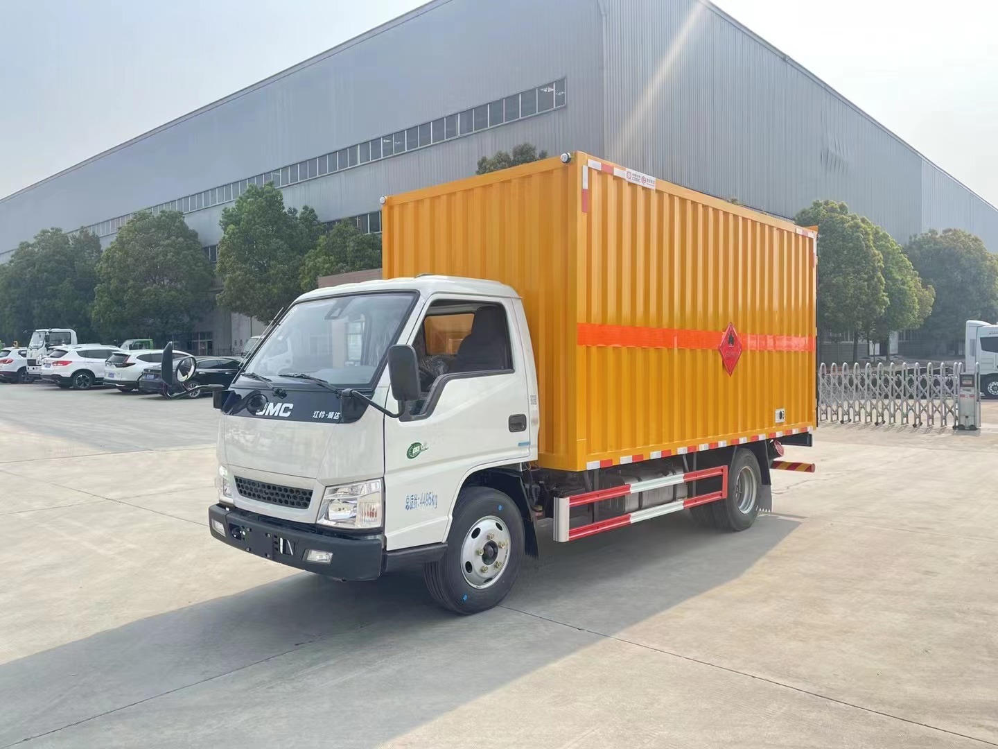 江铃顺达蓝牌4.2米易燃气体厢式运输车