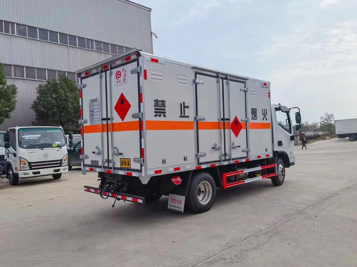 福田欧马可宽体蓝牌4.1米易燃气体厢式运输车