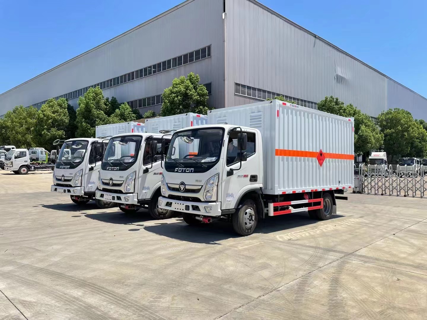 福田奥铃蓝牌4.1米易燃气体厢式运输车