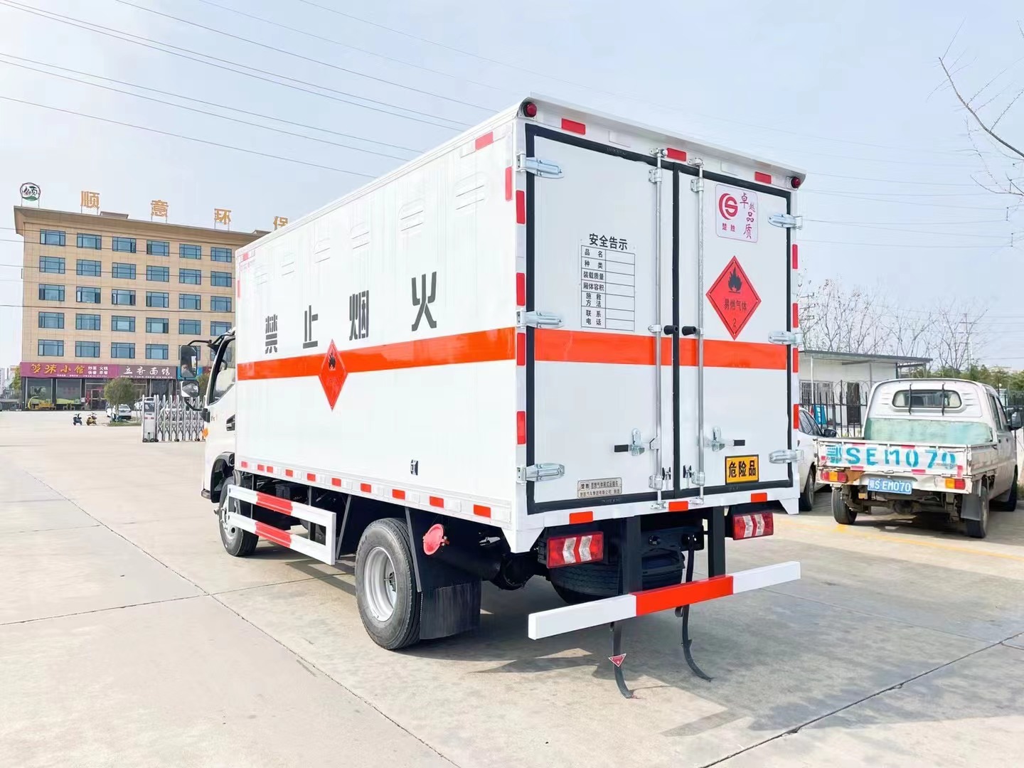 江淮骏铃V5蓝牌4.1米气体厢式车