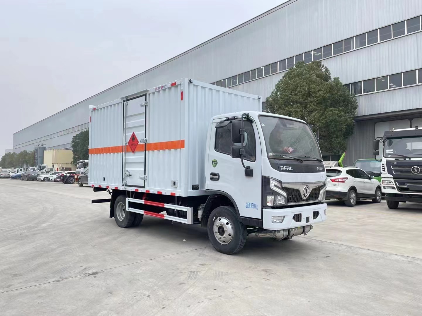 东风福瑞卡黄牌3.6吨气体厢式车