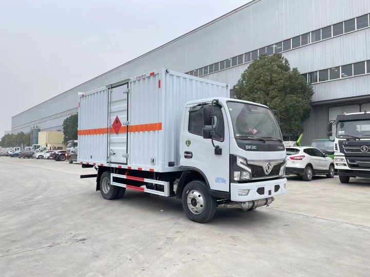 东风福瑞卡黄牌3.6吨气体厢式车