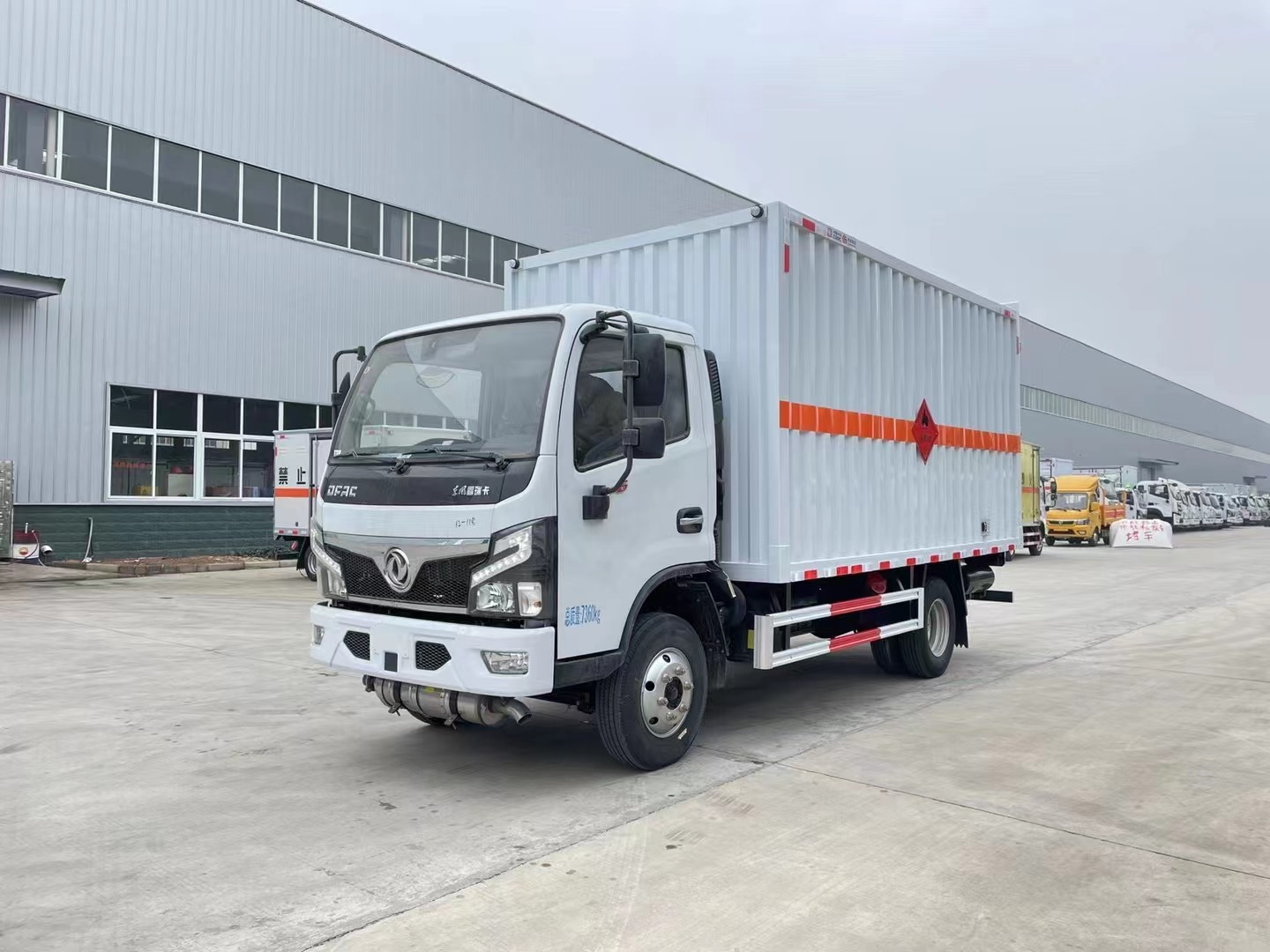 东风福瑞卡黄牌3.6吨气体厢式车