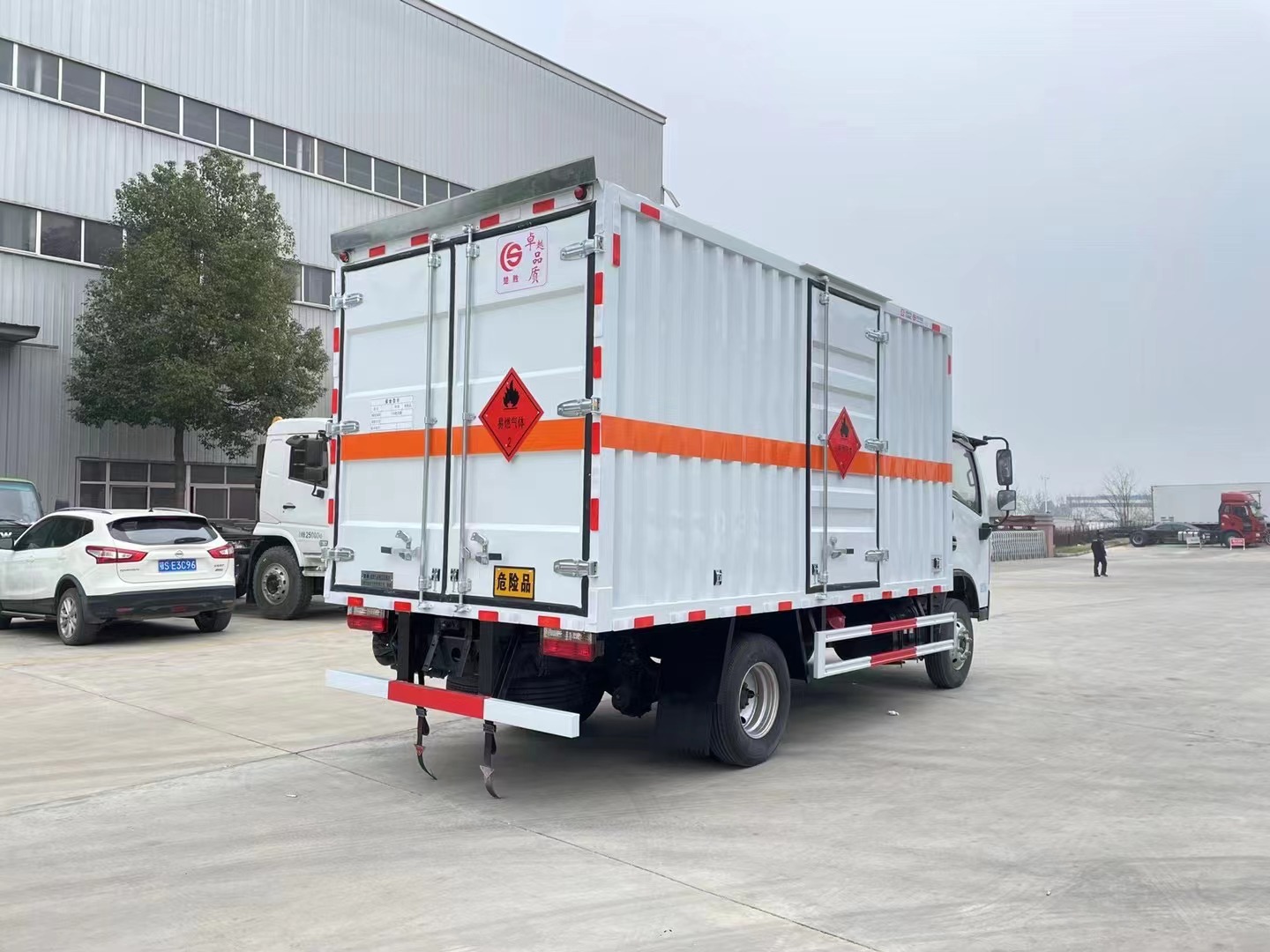 东风福瑞卡黄牌3.6吨气体厢式车