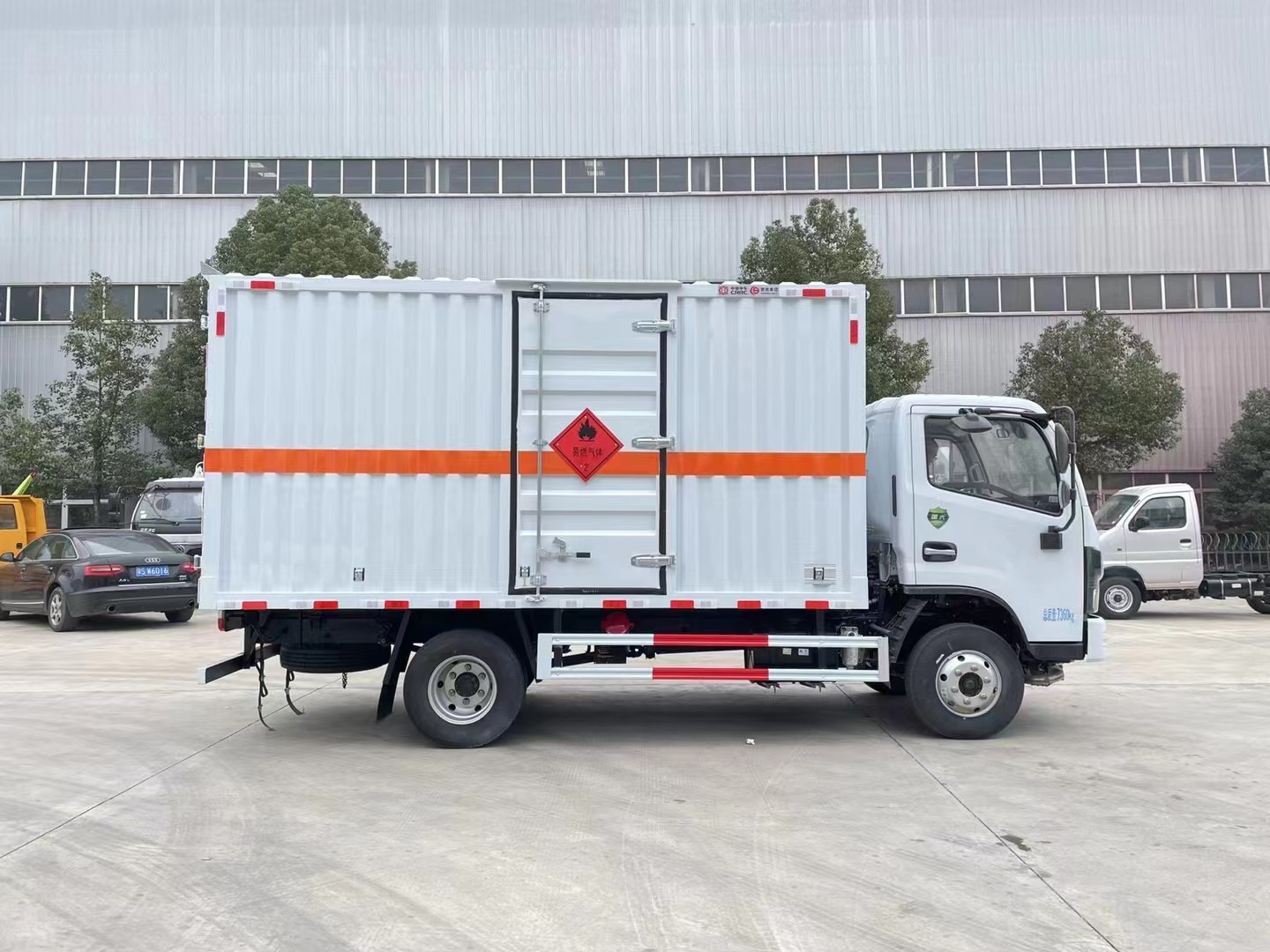 东风福瑞卡黄牌3.6吨气体厢式车