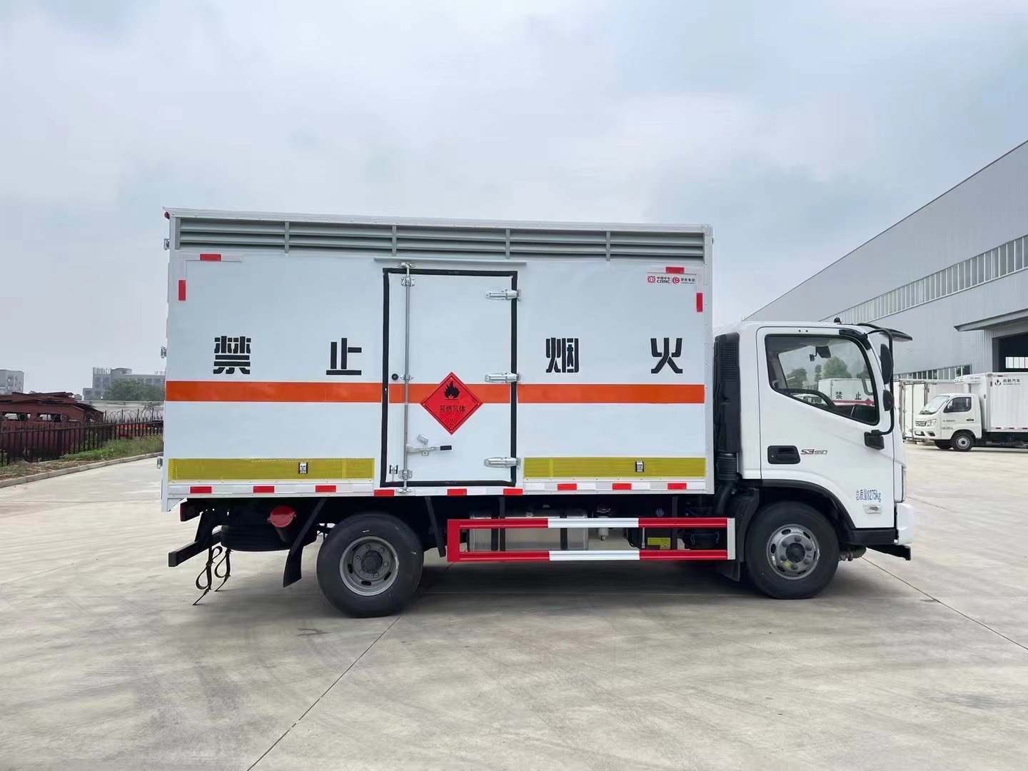 福田欧马可黄牌4.3吨气体厢式车