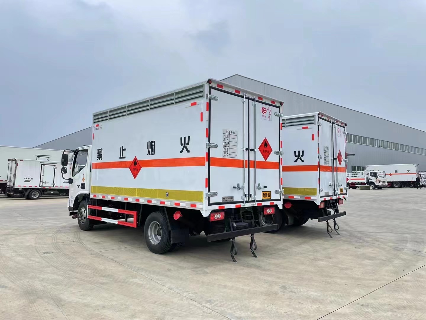 福田欧马可黄牌4.3吨气体厢式车